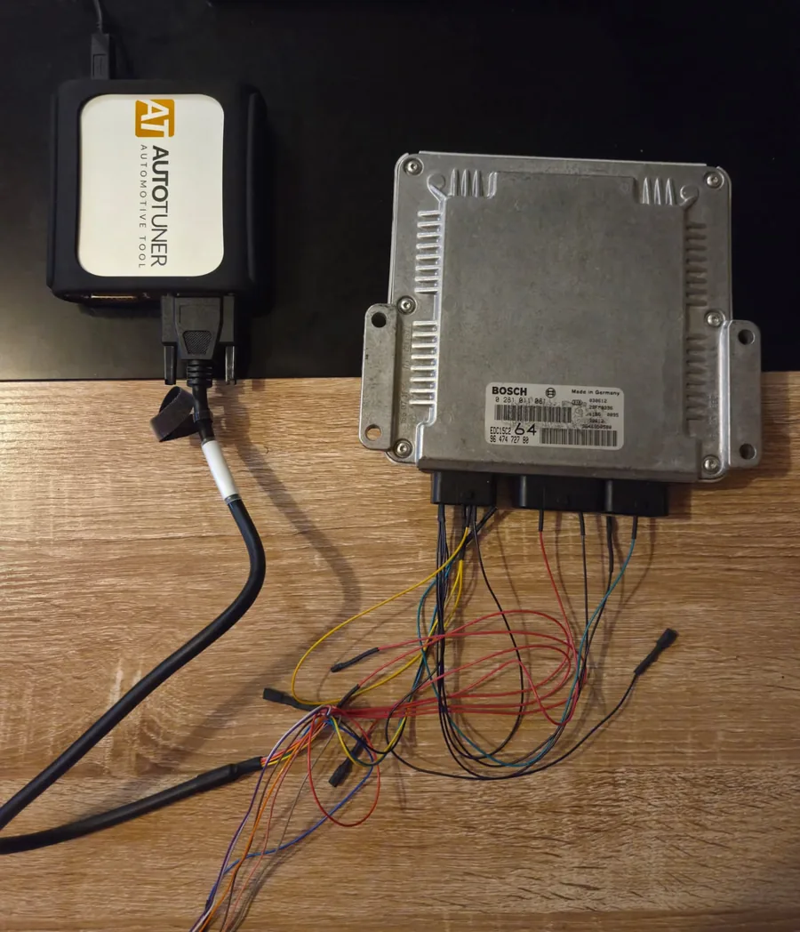 Calculateur Bosch EDC15 reprogrammé sur banc avec l'outil AutoTuner — MapFlash